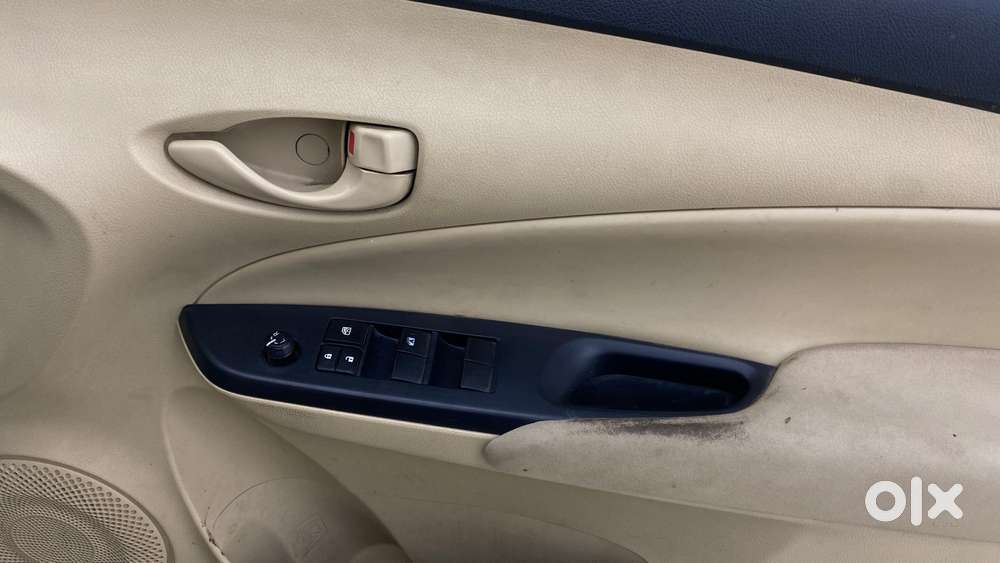 Toyota Yaris J Cvt, 2020, Petrol