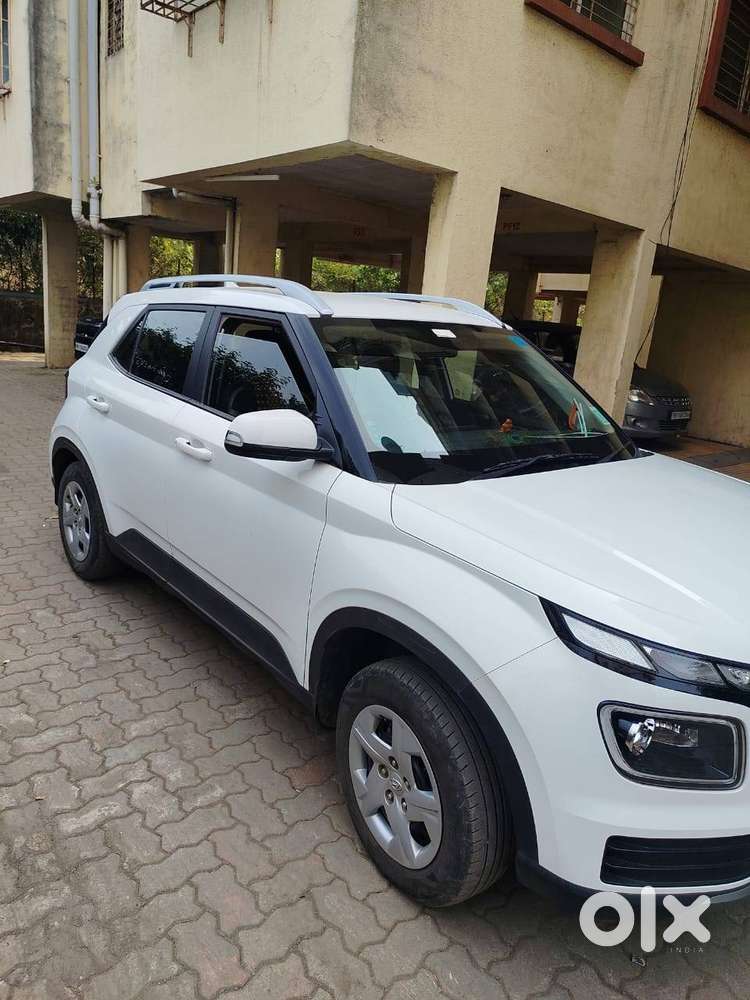Hyundai Venue 2023 Petrol Well Maintained