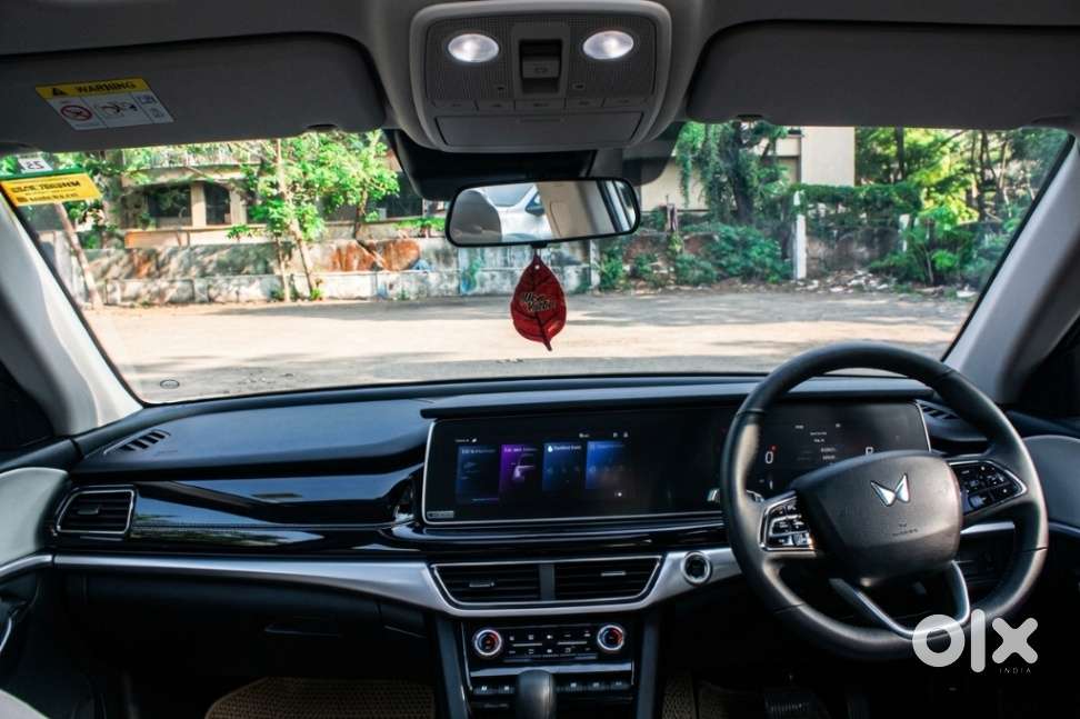 Mahindra Xuv700 2.2 Ax 7 Diesel At Str, 2024, Petrol