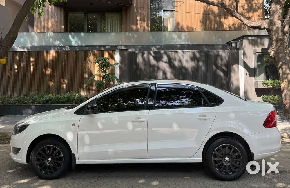 Skoda Rapid 1.6 Mpi At Ambition Plus, 2015, Petrol
