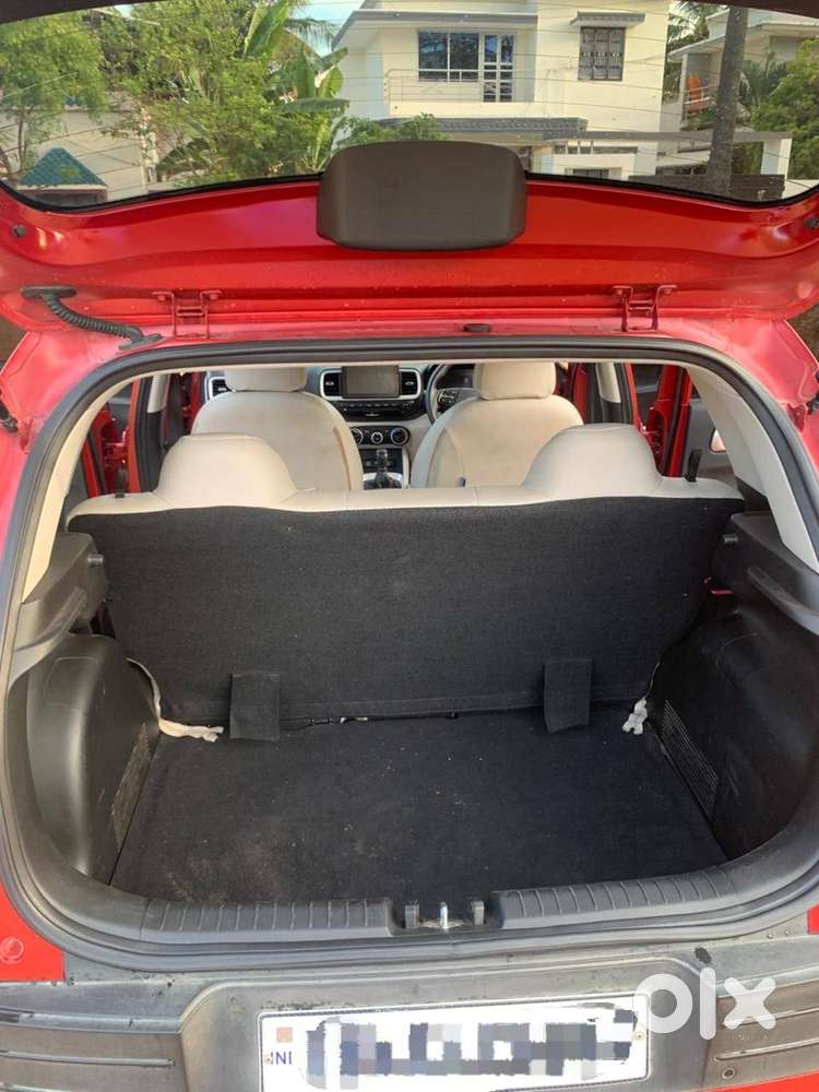Hyundai Venue 2023 Petrol Well Maintained
