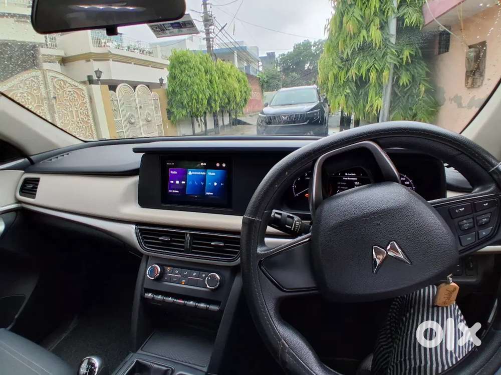 Mahindra Xuv700 2.0 Petrol 2023