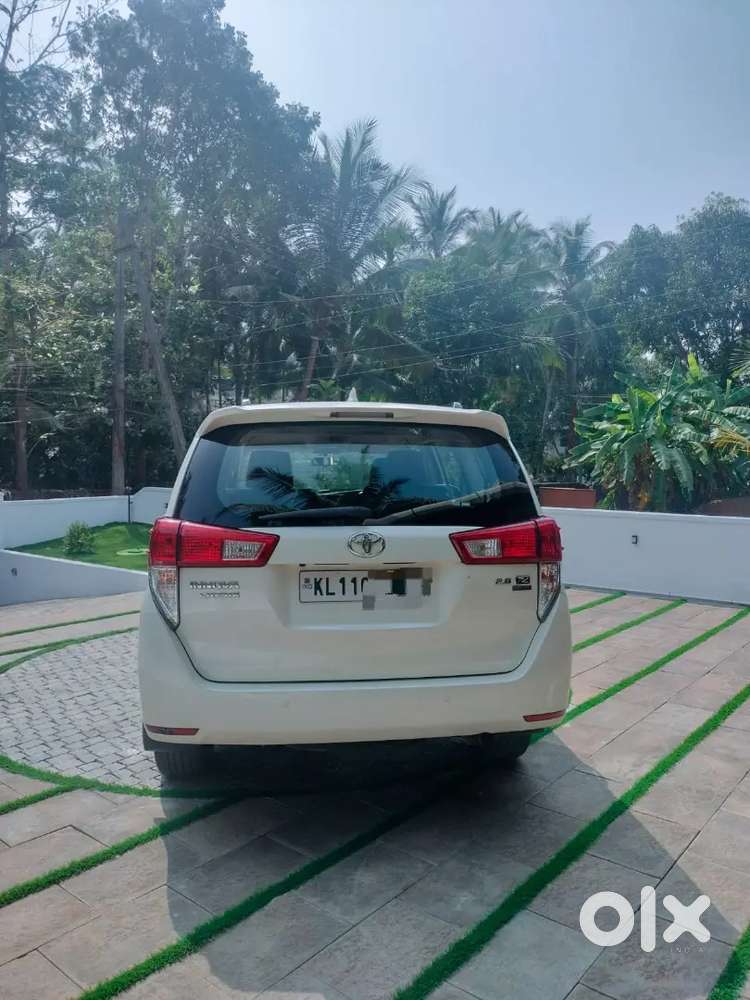 Toyota Innova Crysta 2016 Diesel Well Maintained