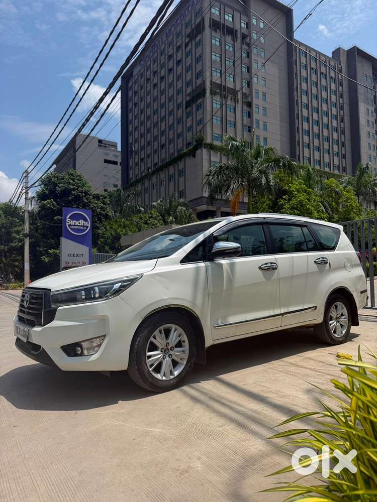Toyota Innova Crysta Z &ndash; Top-end