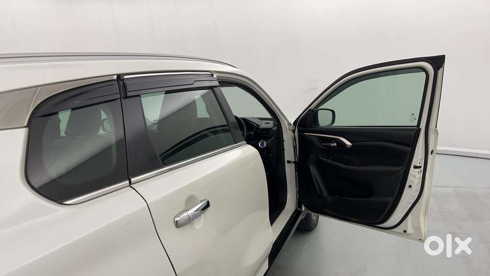 Maruti Suzuki Grand Vitara 1.5 Alpha Plus Intelligent Hybrid Ecvt, 2..