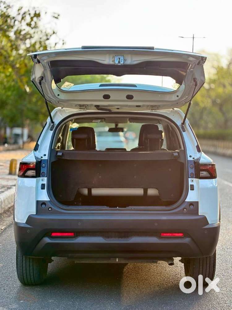 Maruti Suzuki Brezza 1.5 Vxi Cng, 2025, Cng & Hybrids