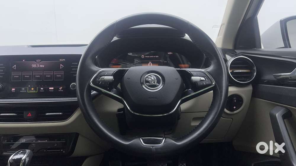 Skoda Slavia Style 1.0l Tsi At, 2023, Petrol