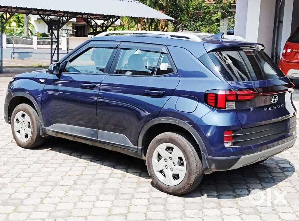 Hyundai Venue Kappa 1.2l Mt S (2022) Petrol - 22,673 Km