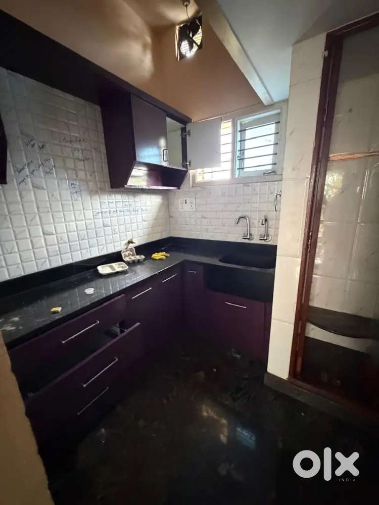 Hebbal 2nd stage house for rent in 3rd floor 1bhk