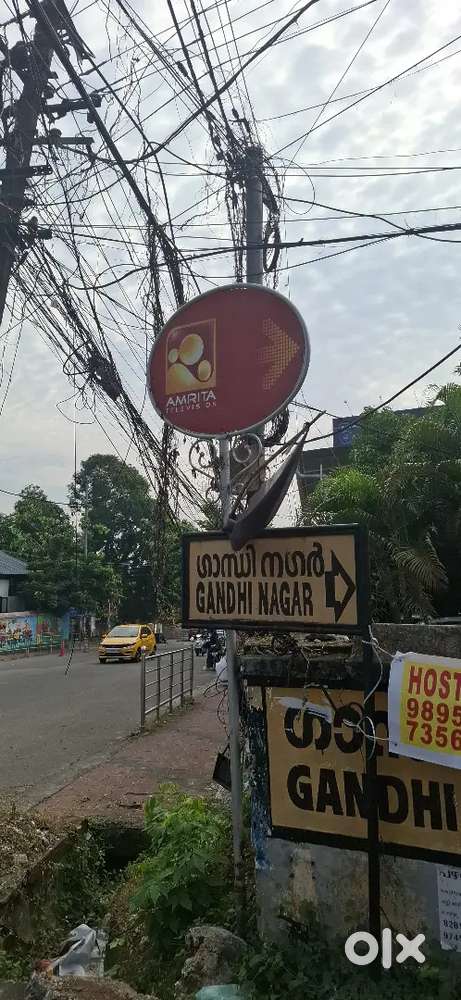 Vazhuthacaud amrita tv road main road 200 meter 6 cent old house for s