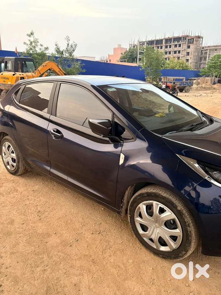 Tata Altroz 2024 Petrol Well Maintained Only 15000 Km Driven...