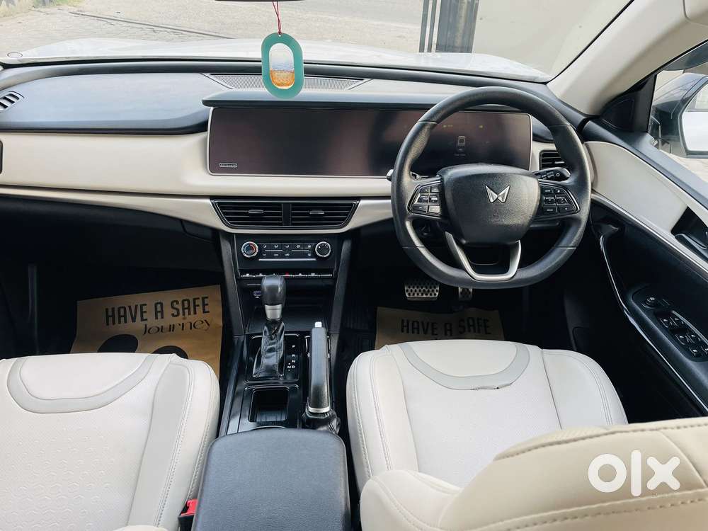 Mahindra Xuv700 2.0 Ax 5 Petrol At Str, 2024, Petrol