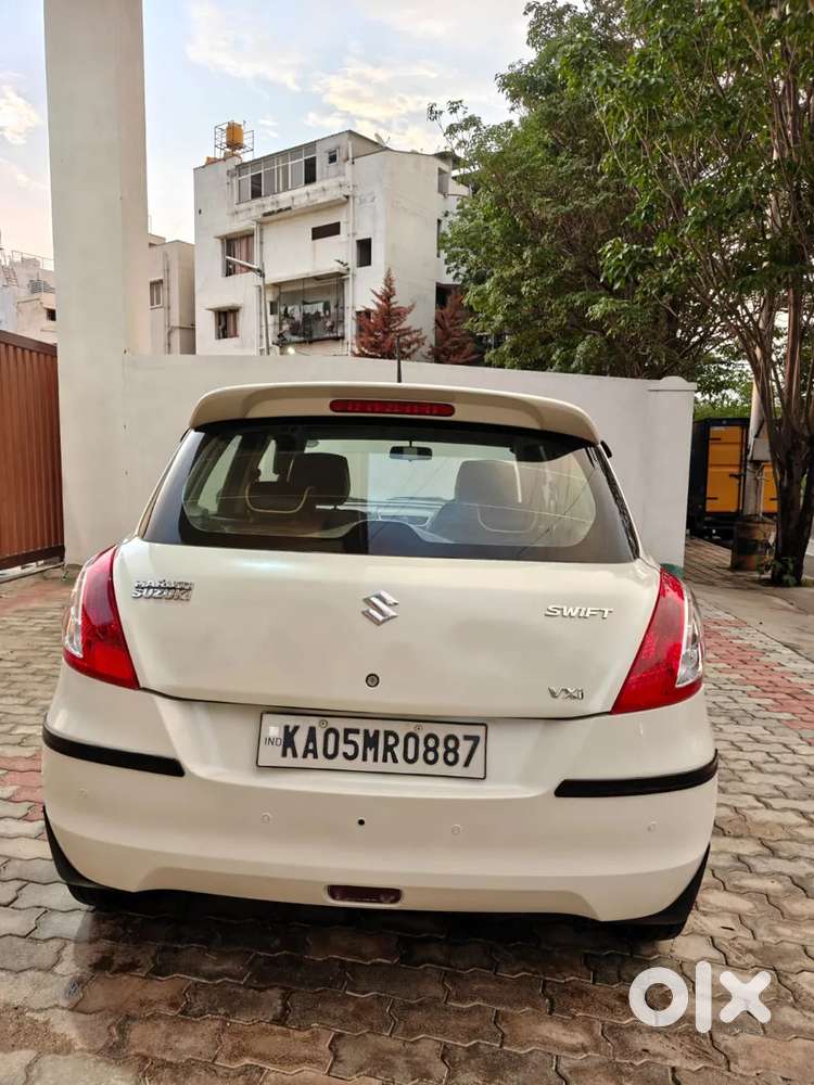 Maruti Suzuki Swift Vxi Optional, 2015, Petrol