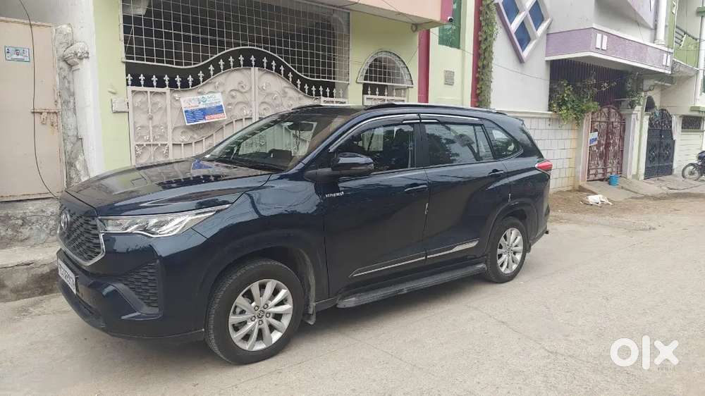 Excellent Condition Innova Hycross