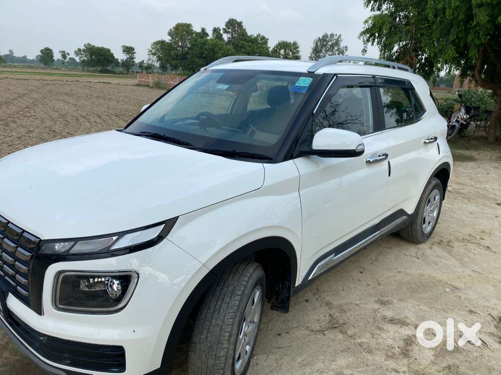 Hyundai Venue 2023 Petrol Well Maintained