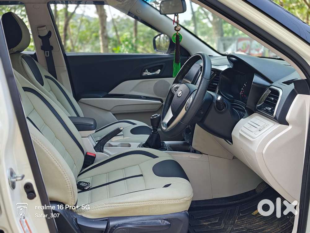 Mahindra Xuv300 W8, 2021, Petrol