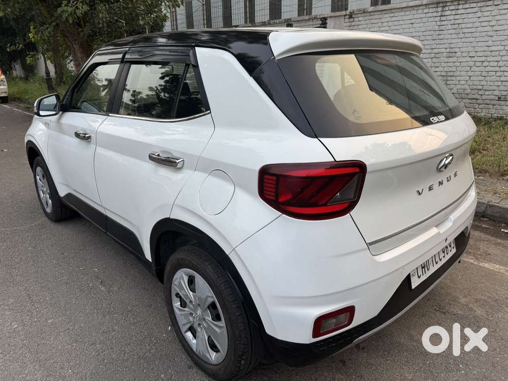 Hyundai Venue E, 2021, Petrol