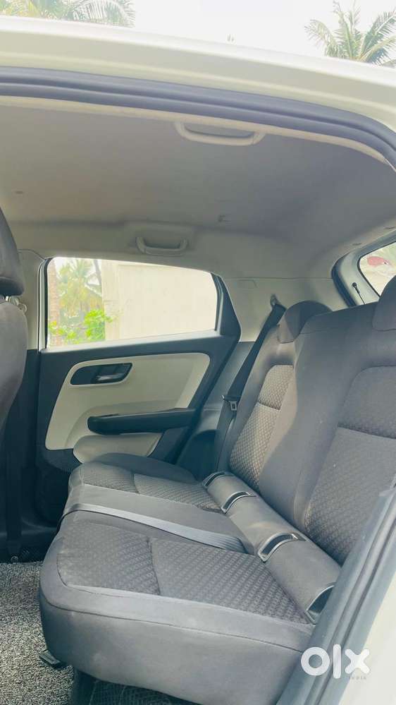 Tata Altroz 1.2 Xt, 2023, Petrol