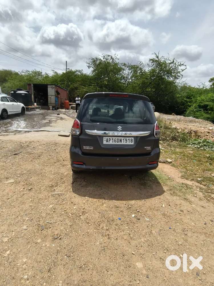 Maruti Suzuki Ertiga Vdi 2016 Everything Is Fine But Small Screatchess