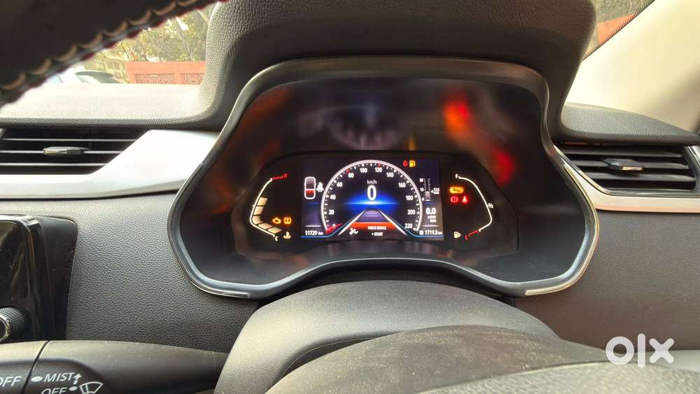 Renault Triber Rxz, 2024, Petrol