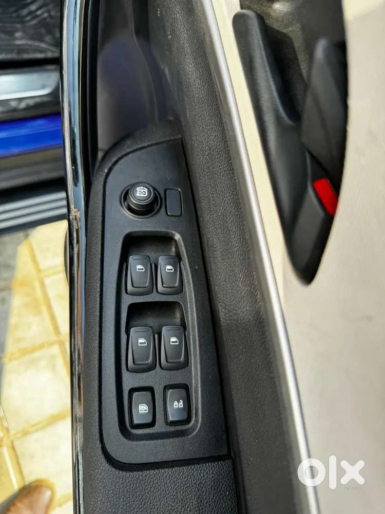 Mahindra Xuv700at 2024 Diesel 122000 Km Driven