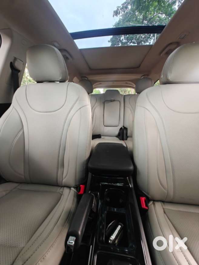 Mahindra Xuv700 2.2 Ax 5 Diesel At 7 Str, 2025, Diesel