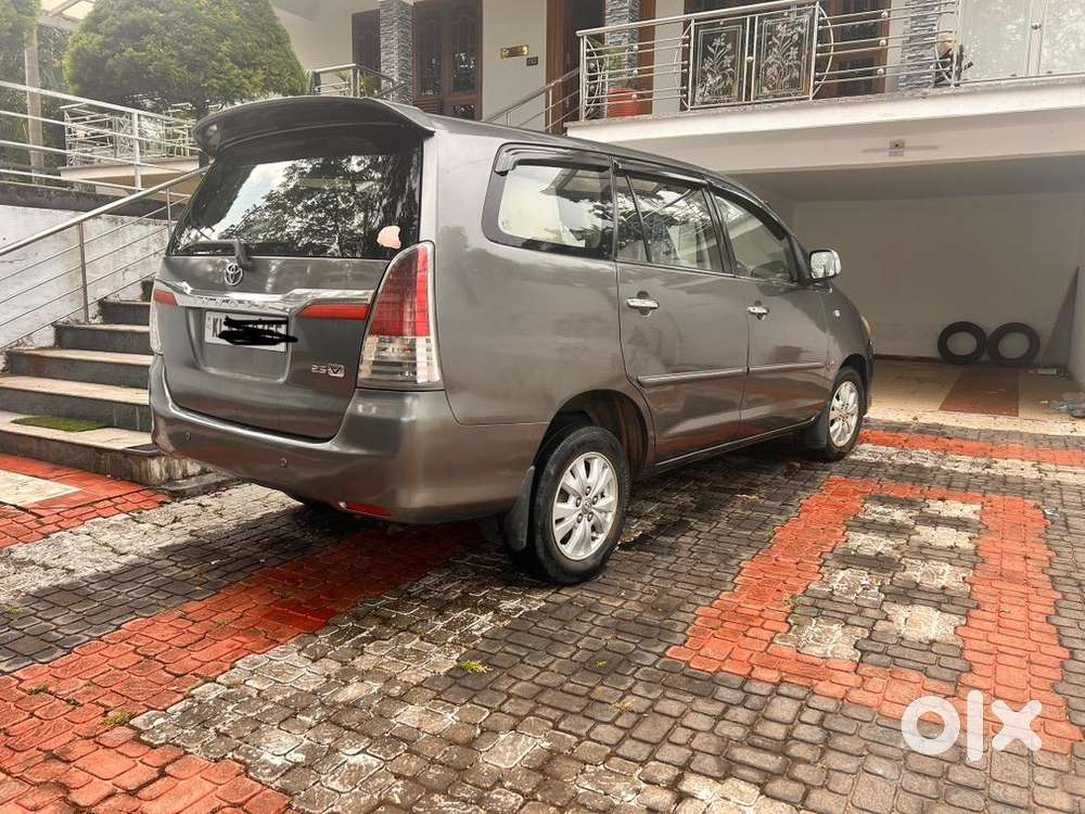 Toyota Innova 2011