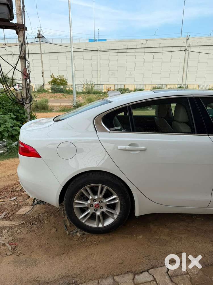 Jaguar Xe Diesel 13000 Km Driven