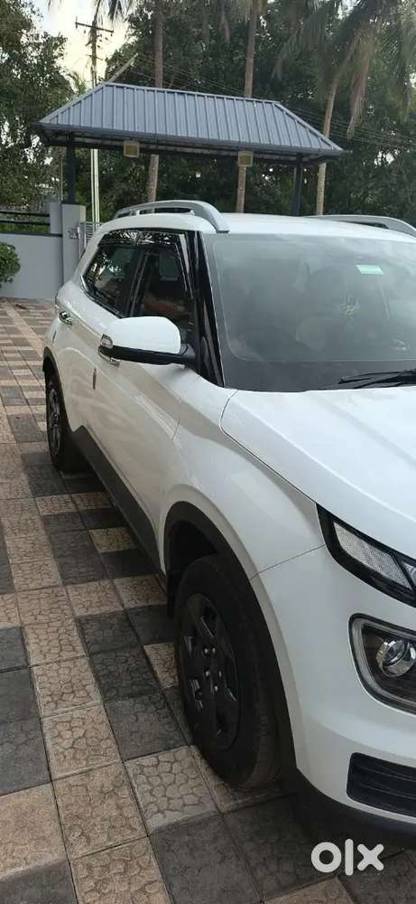 Hyundai Venue Petrol Manual 2024