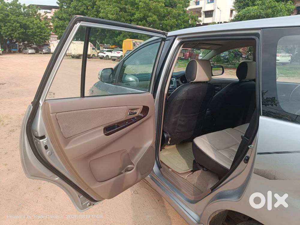 Toyota Innova 2.5 Vx 8 Str Bs-iii, 2015, Diesel