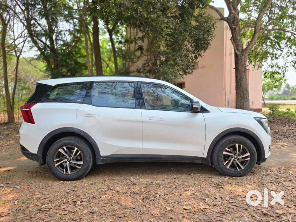 Mahindra Xuv700 2.0 Ax 5 Petrol Mt Str, 2022, Petrol