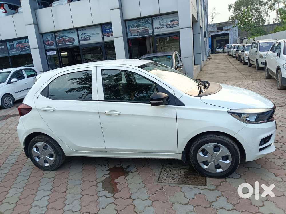 Tata Tiago 1.2 Revotron Xt (o), 2023, Petrol