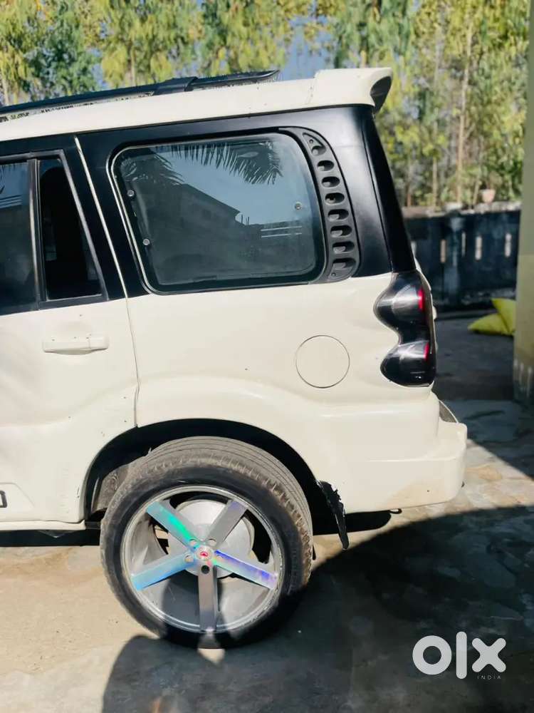 Mahindra Scorpio 2015 Diesel Well Maintained