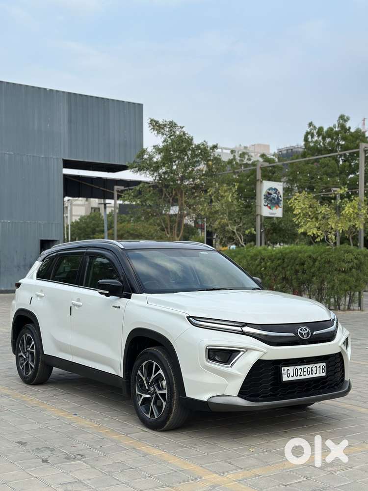 Toyota Urban Cruiser Hyryder 1.5 V Hybrid, 2024, Cng & Hybrids