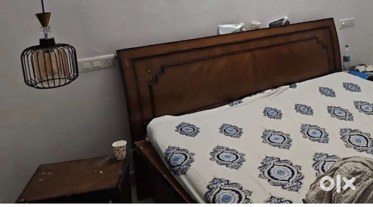 Sangwan Polish Double Bed