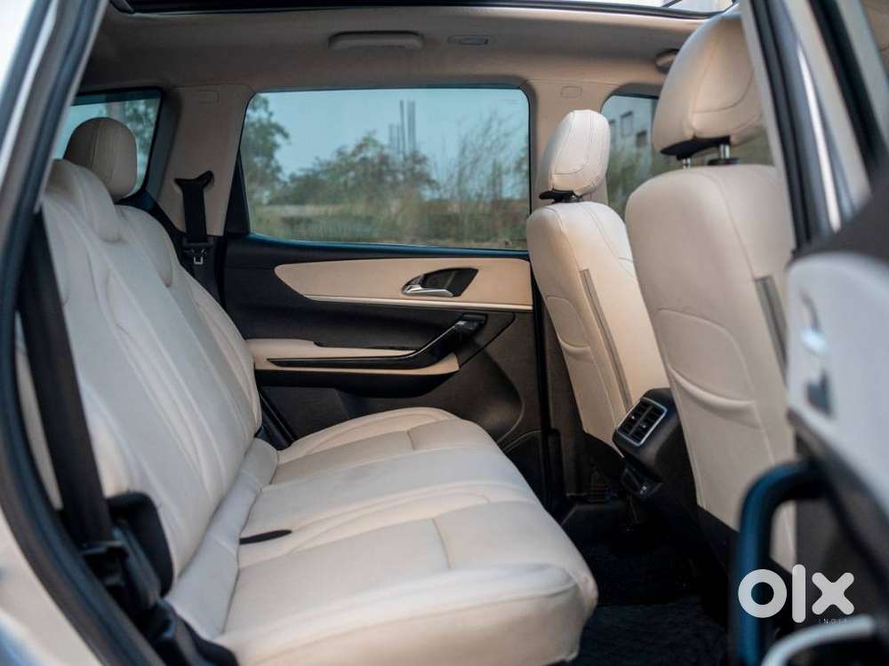 Mahindra Xuv700 2.0 Ax 5 Petrol At Str, 2024, Petrol