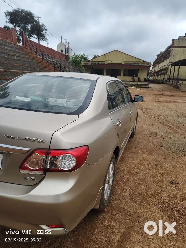 Toyota Corolla Altis 2011 Second Owner