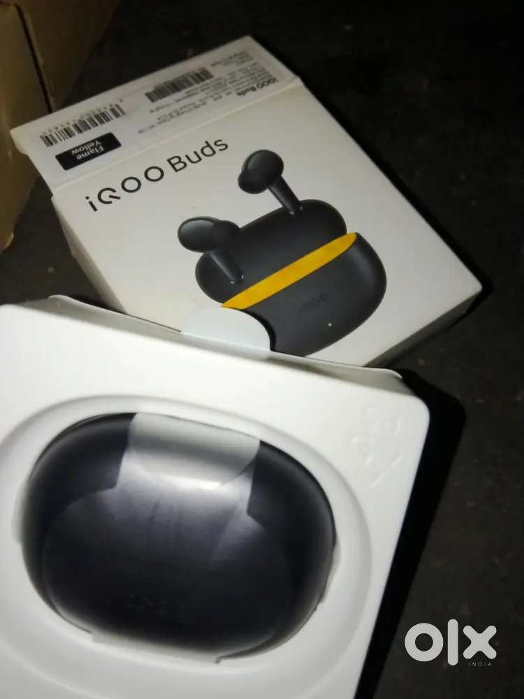 Ear buds iQOO and noise only 3200