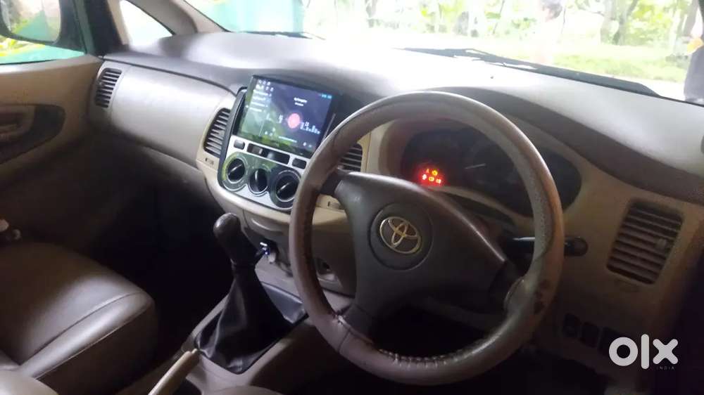Toyota Innova 2011