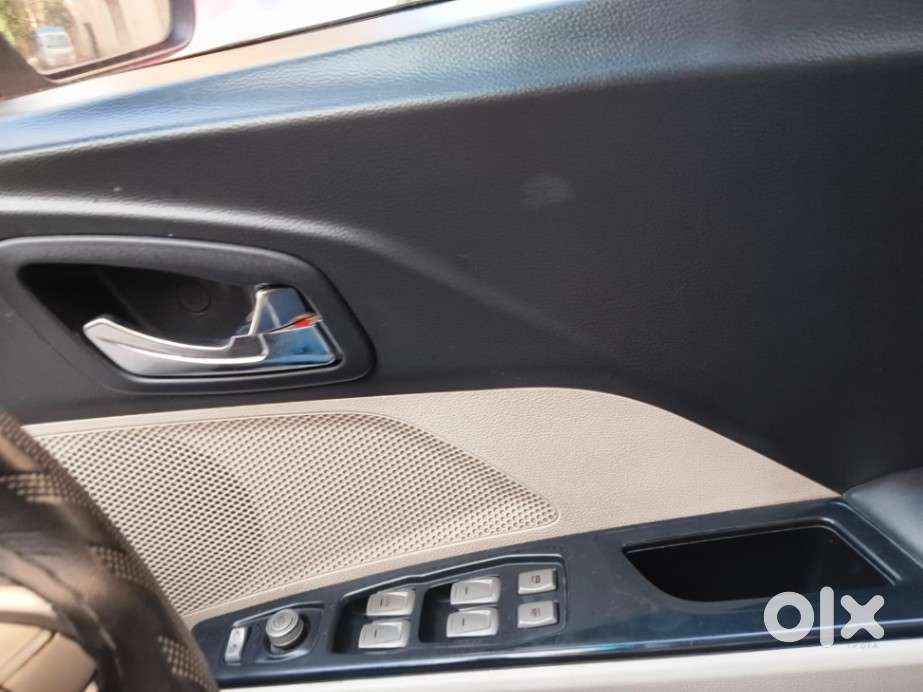 Mahindra Xuv300 W8 (o) 1.5 Diesel Amt, 2020, Diesel