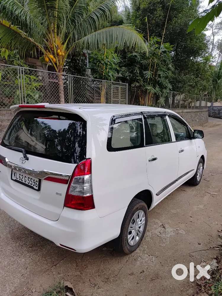 Toyota Innova 2.5 G  Re-registered (kl-62)