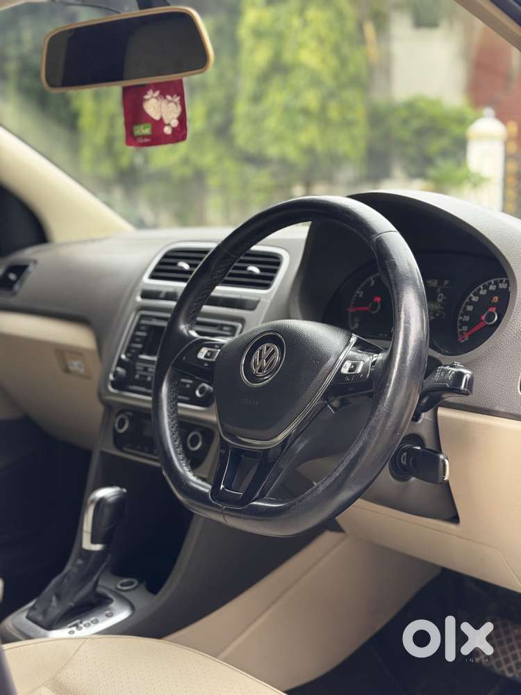 Volkswagen Vento 1.2 Tsi Highline At, 2015, Petrol