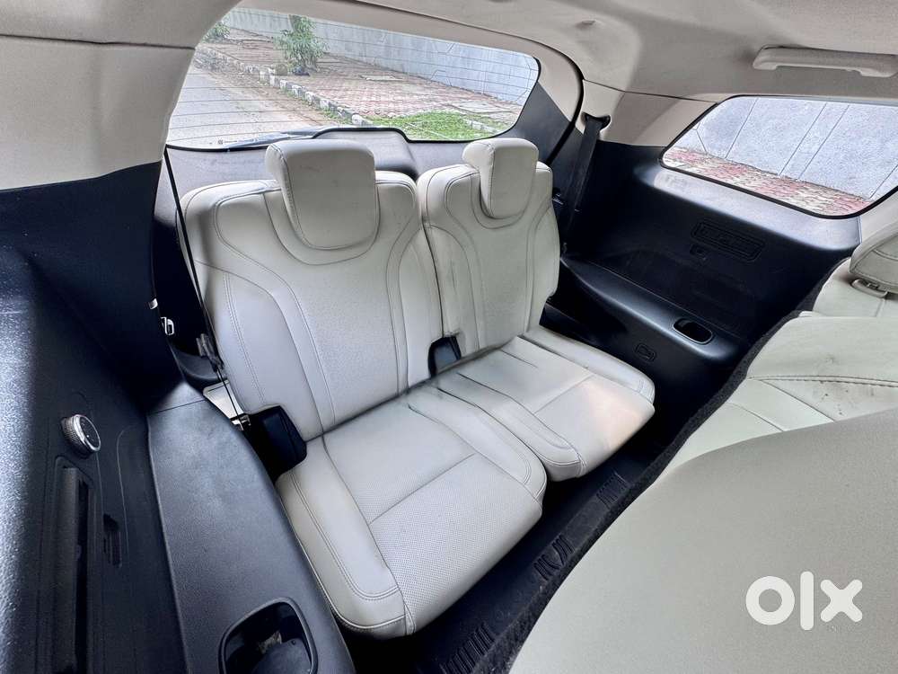 Mahindra Xuv700 2.0 Ax 7 Petrol Mt Str, 2022, Petrol