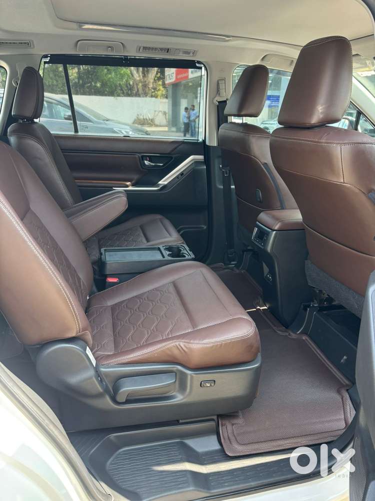 Toyota Innova Hycross 2.0 Zx Hybrid 7 Str, 2024