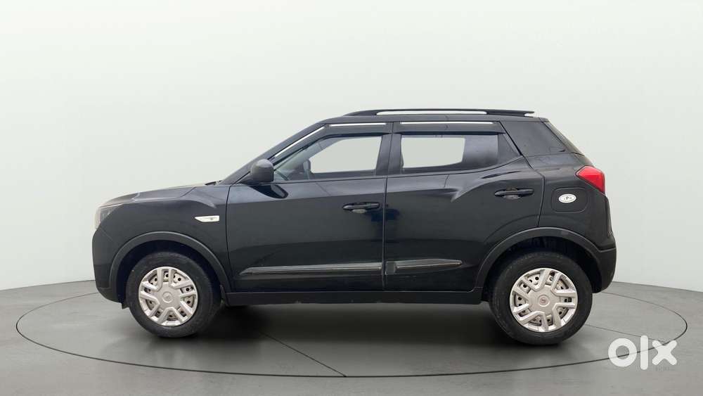 Mahindra Xuv300 W4, 2023, Petrol