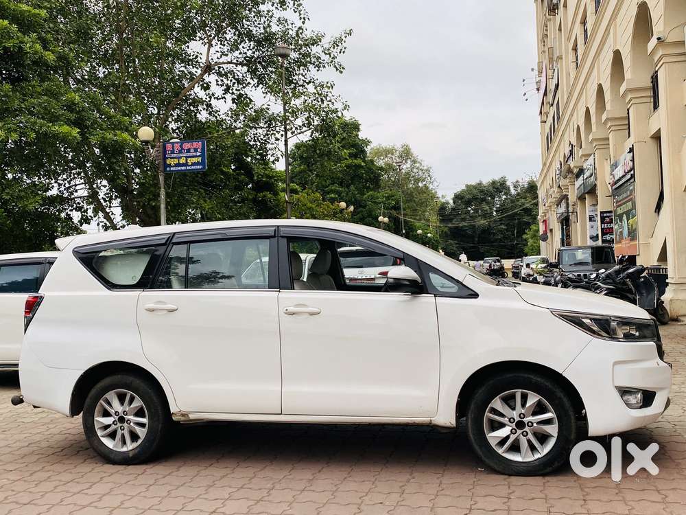 Toyota Innova Crysta 2.4 G Mt 7 Str, 2017, Diesel