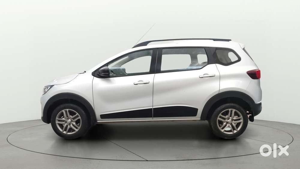 Renault Triber Rxz, 2022, Petrol