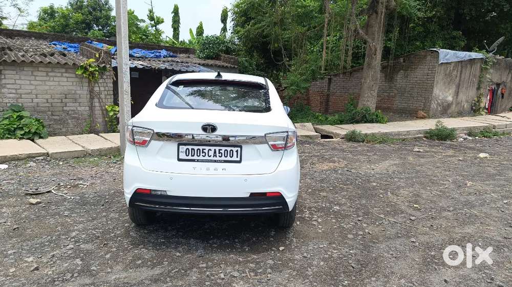 Tata Tigor 2025 Petrol 8000 Km Driven