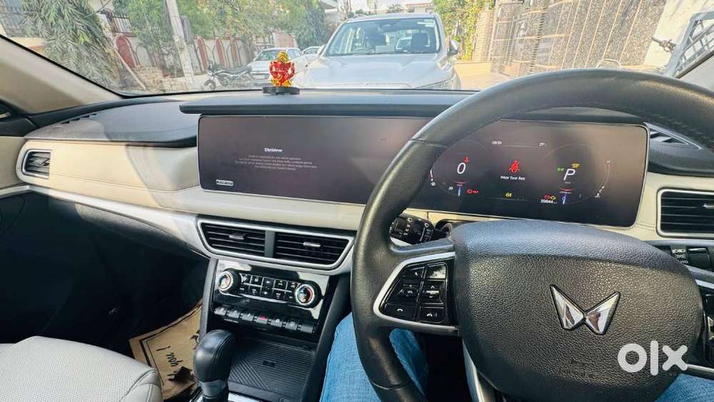 Mahindra Xuv700 2.0 Ax 7 Petrol At Luxury Pack Str, 2023, Petrol
