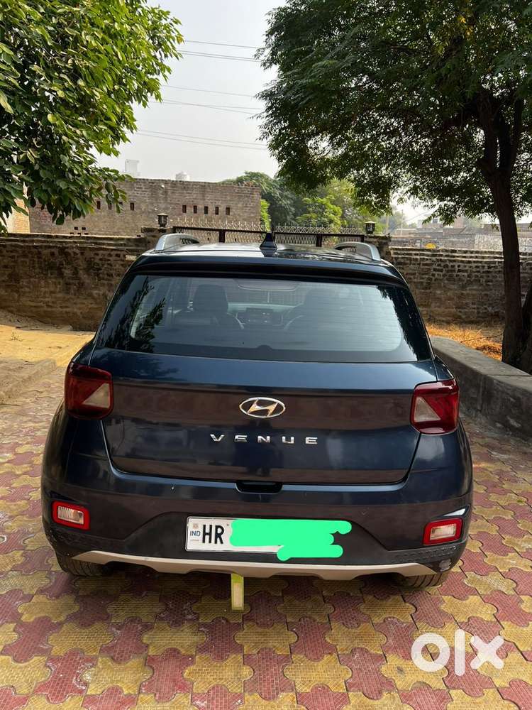 Hyundai Venue Diesel 2020 . Top Model With Sunroof With Service Record